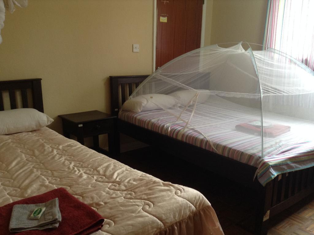 Teule Guest House Oloitokitok Екстер'єр фото