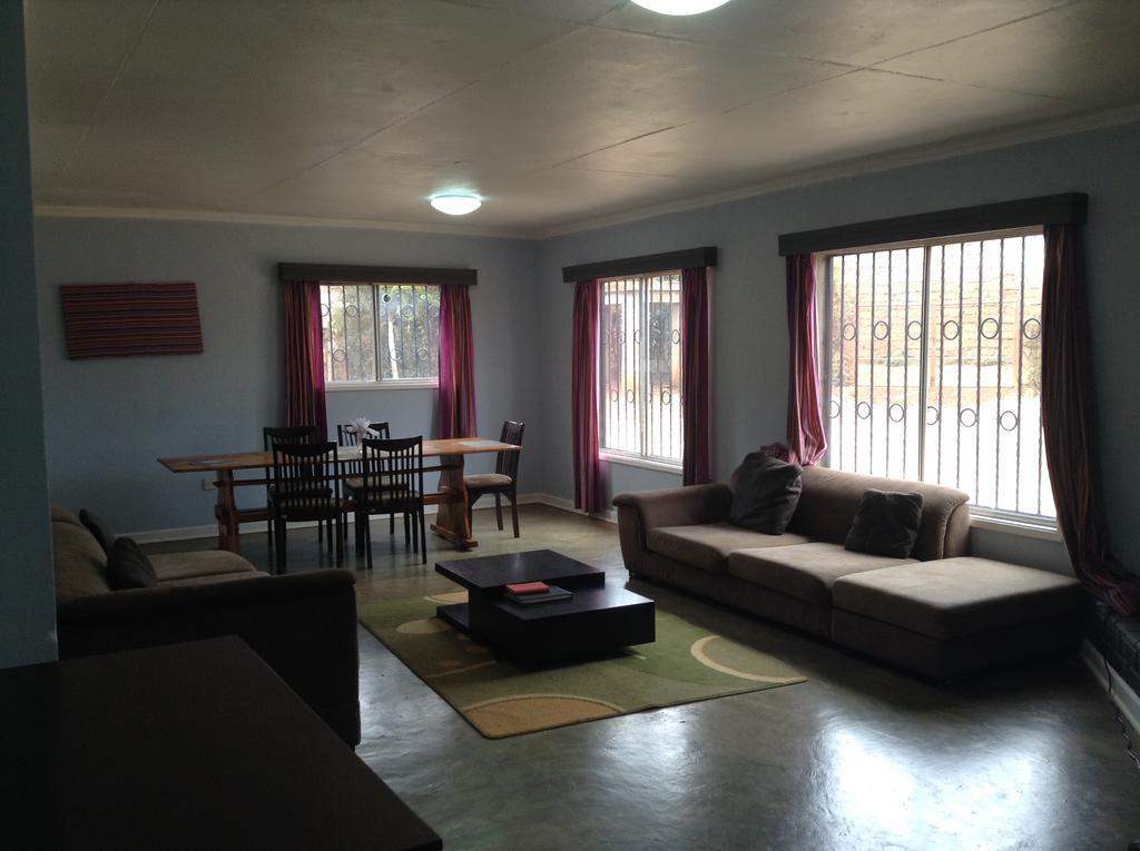 Teule Guest House Oloitokitok Екстер'єр фото